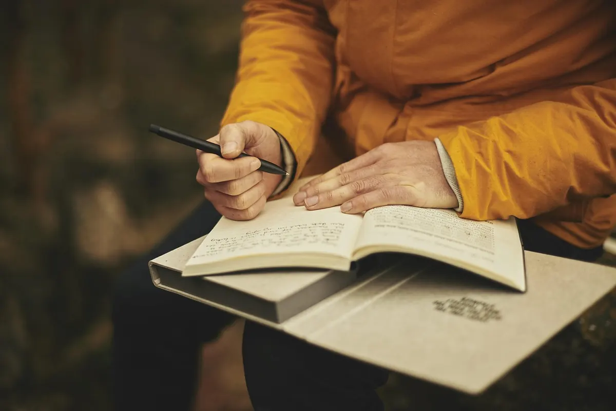 Commonplace Book vs Diary: What's the Difference and Which Should You Keep?