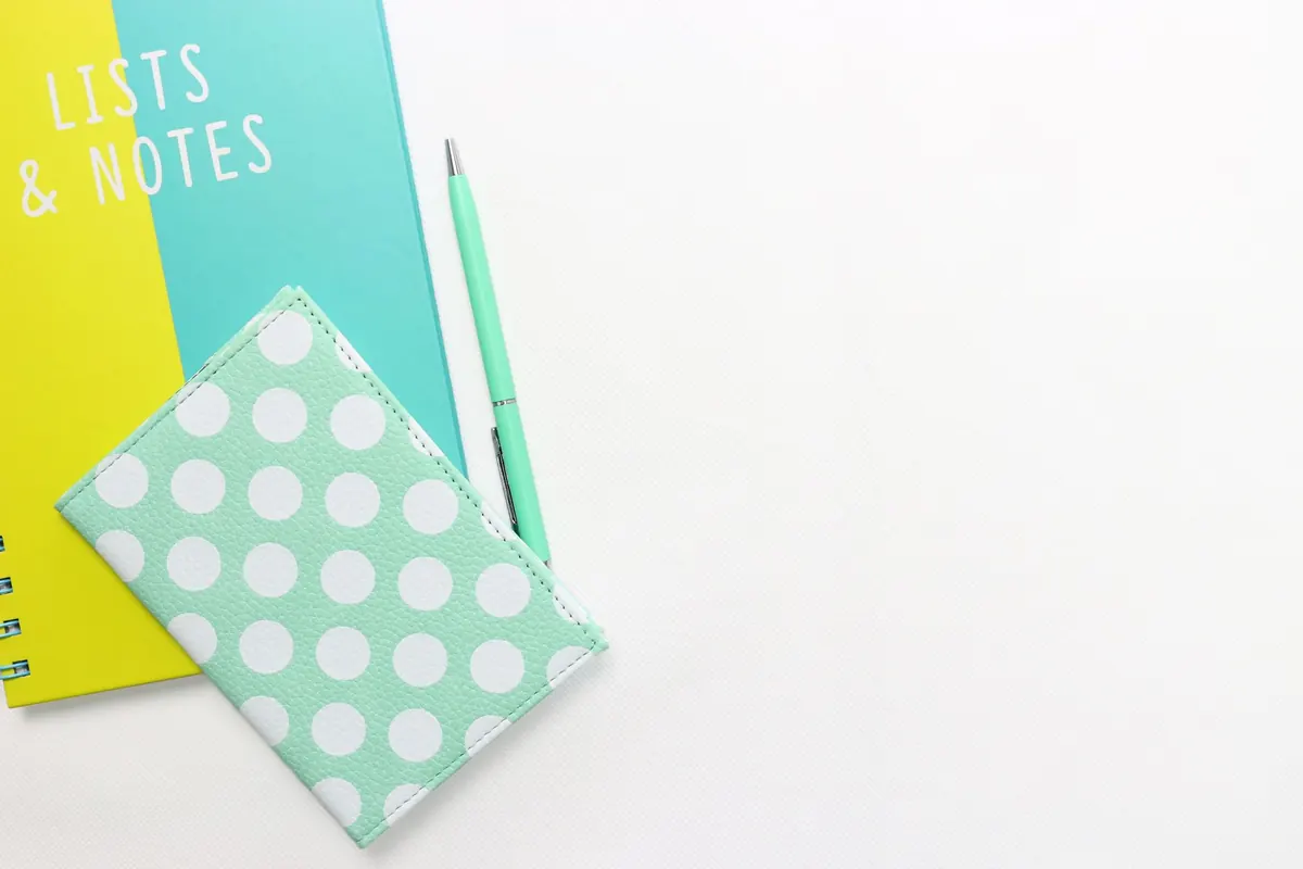 Dot-Grid Journal vs Traditional Diary: Which One Fits Your Daily Routine?